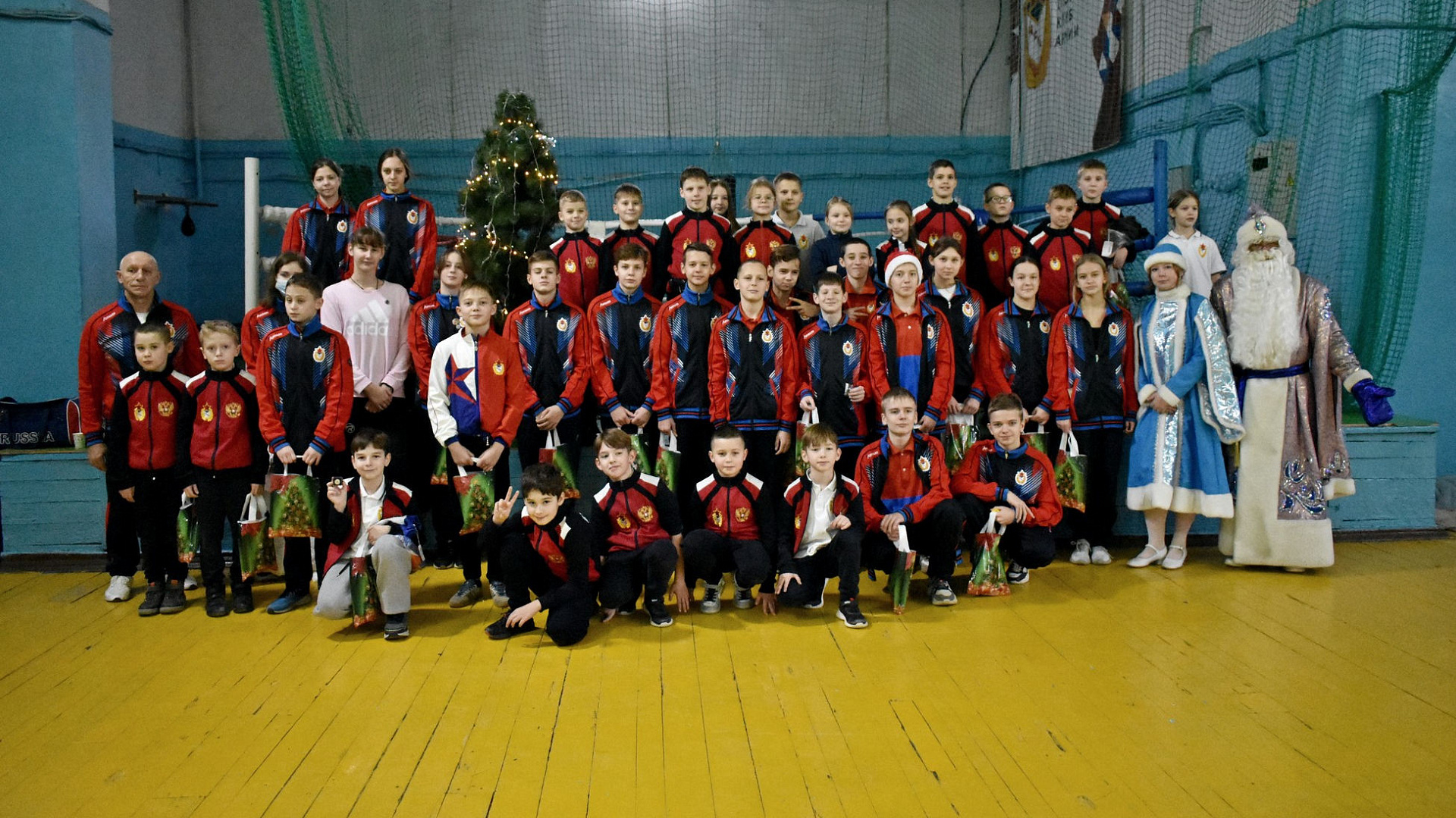 В спортивной школе филиала ЦСКА (г. Севастополь) провели праздничную новогоднюю эстафету