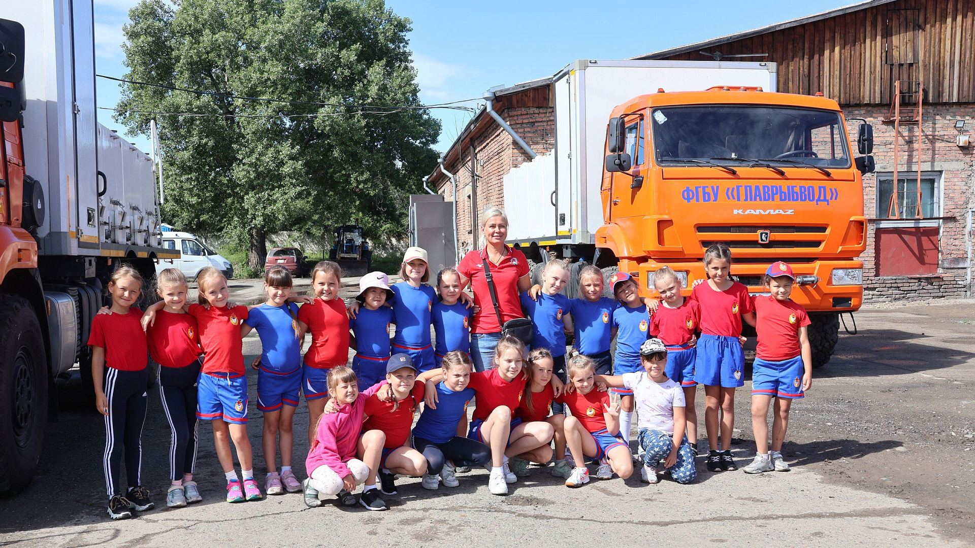 Волейболистки спортшколы г. Абакан ЦСКА/Самара посетили Белоярский рыболовный завод