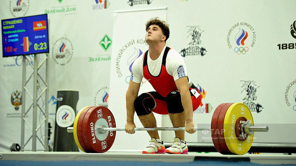 Тяжёлоатлет спортивной роты ЦСКА/Самара - победитель чемпионата Челябинской области