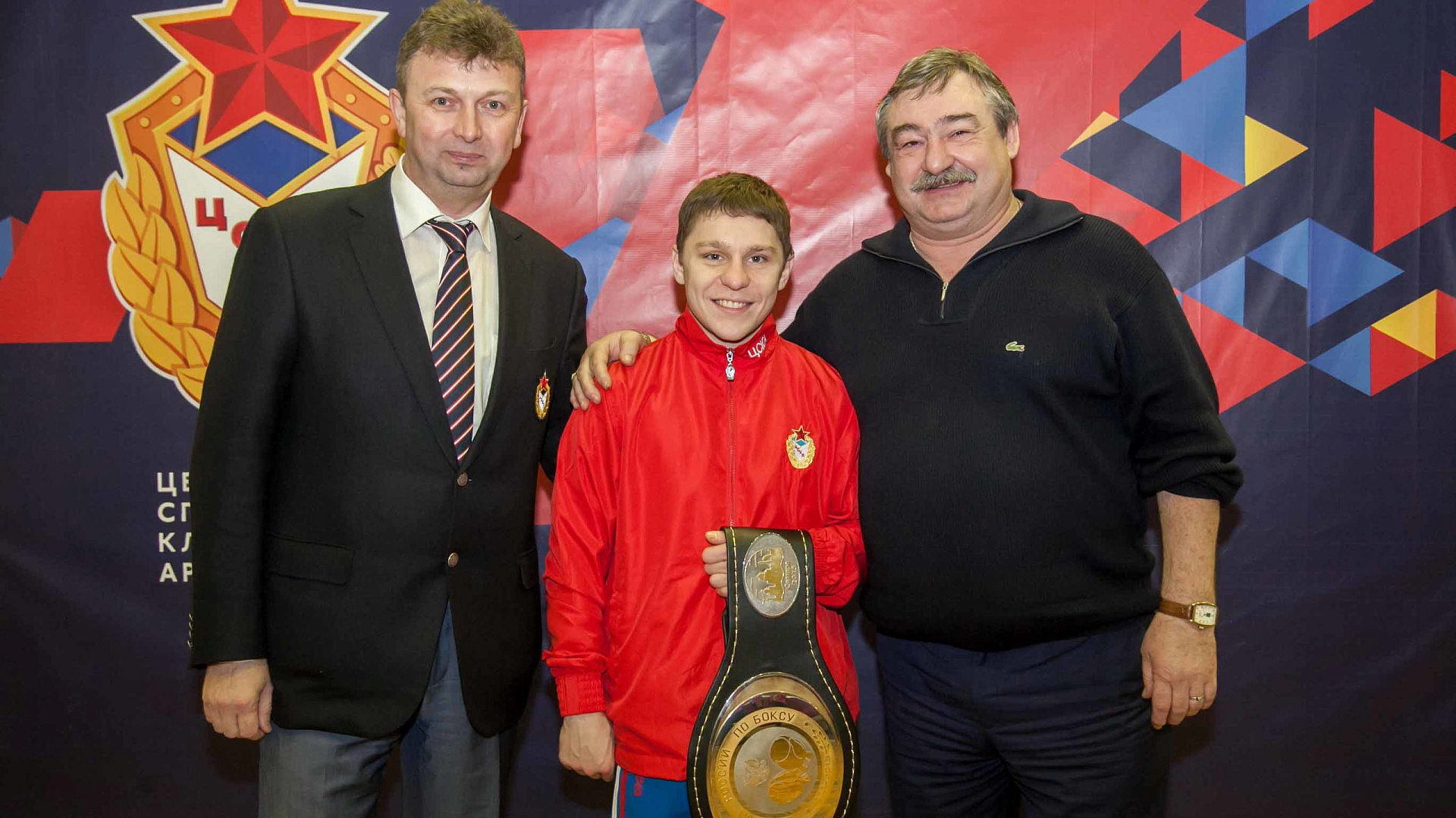 Чемпион России по боксу армеец Василий Веткин провел мастер-класс