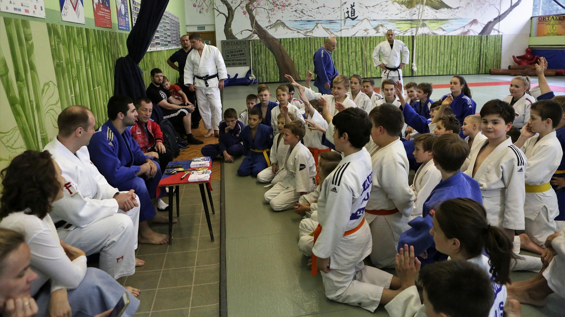 «Ты выходишь побеждать»: армейский дзюдоист Михаил Игольников провел мастер-класс с воспитанниками спортивных школ ЦСКА