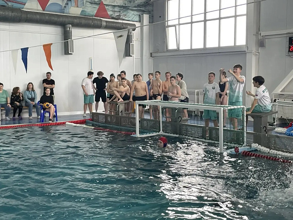 В Абакане прошли соревнования по мини водному поло