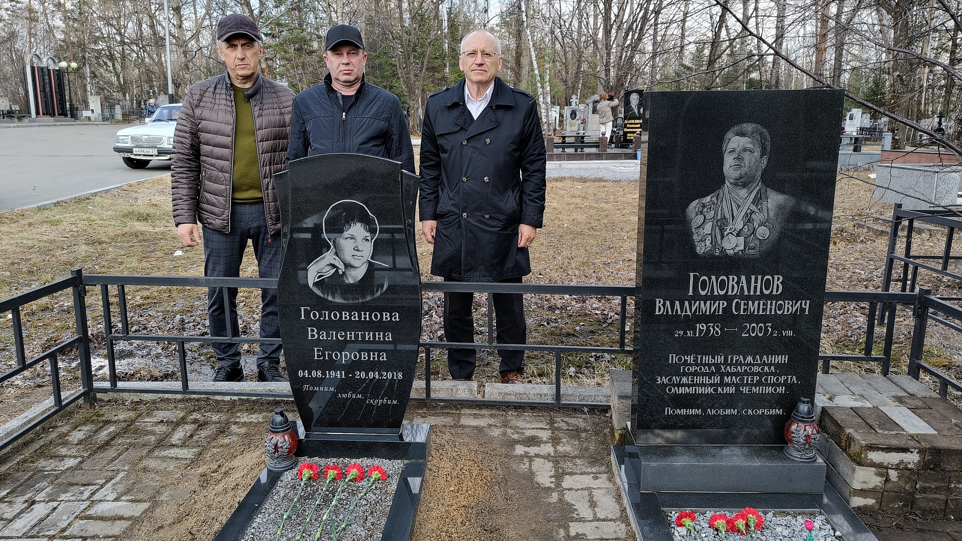 Сотрудники филиала ЦСКА/Хабаровск навели порядок на могиле олимпийского чемпиона по тяжелой атлетике Владимира Голованова