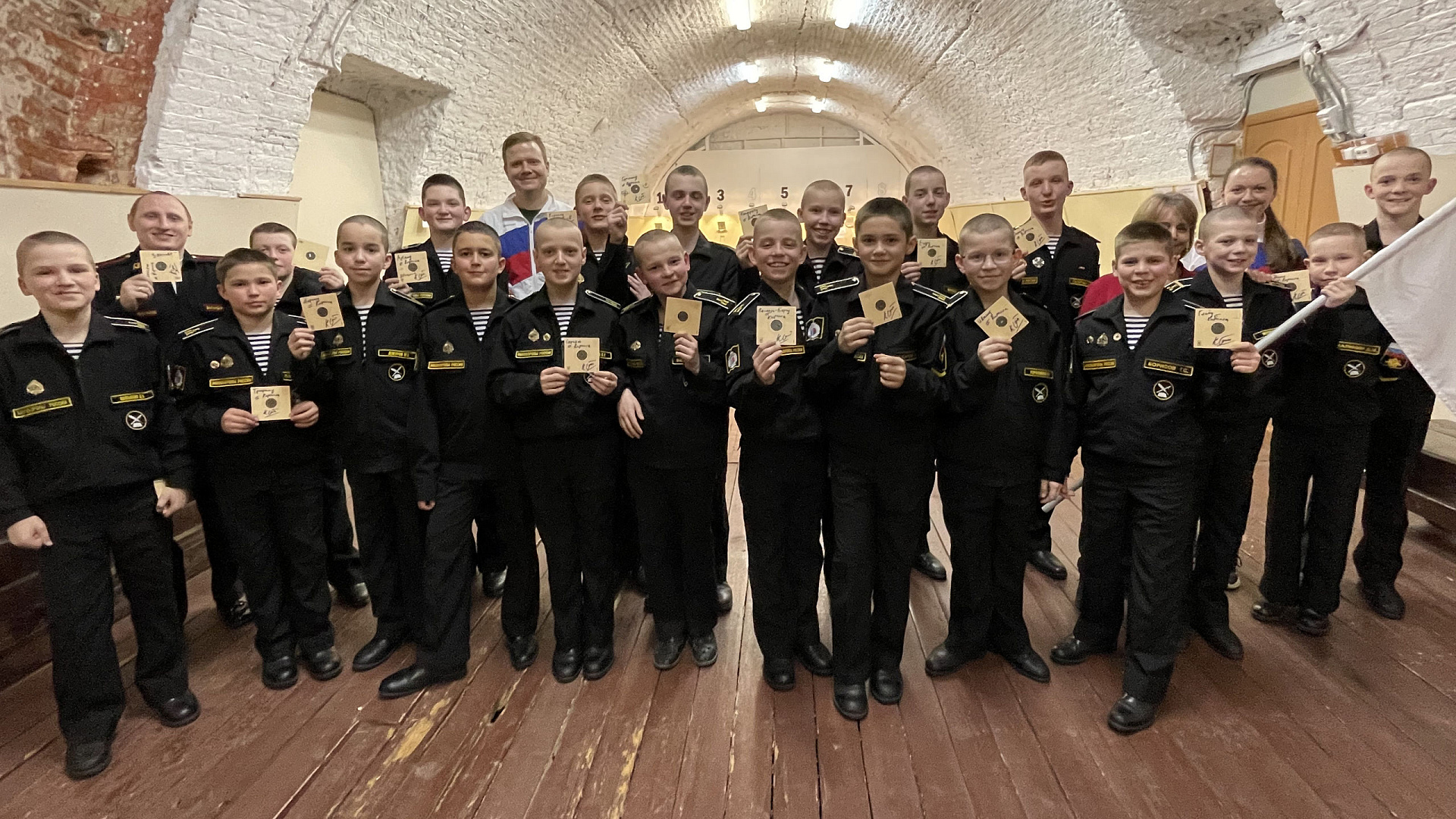 Армейские стрелки Кирилл Григорьян и Полина Хорошева провели олимпийский урок в Кронштадтском морском кадетском военном корпусе