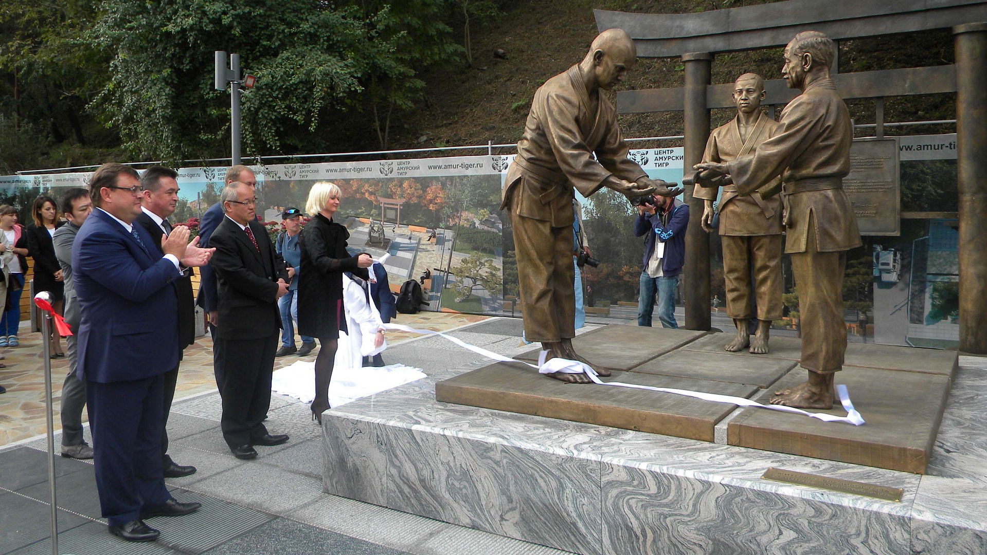 Светлана Хоркина приняла участие в открытии мемориала основателю самбо Василию Ощепкову