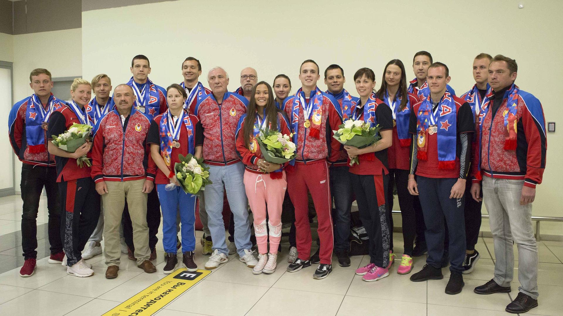 В Шереметьево прошла торжественная встреча сборной ВС РФ по плаванию