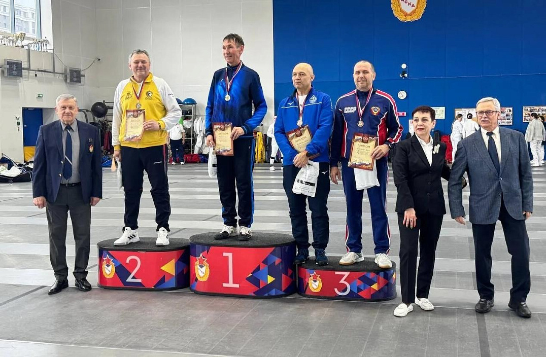 Бронзу чемпионата России по фехтованию среди ветеранов завоевал представитель ЦСКА/Севастополь