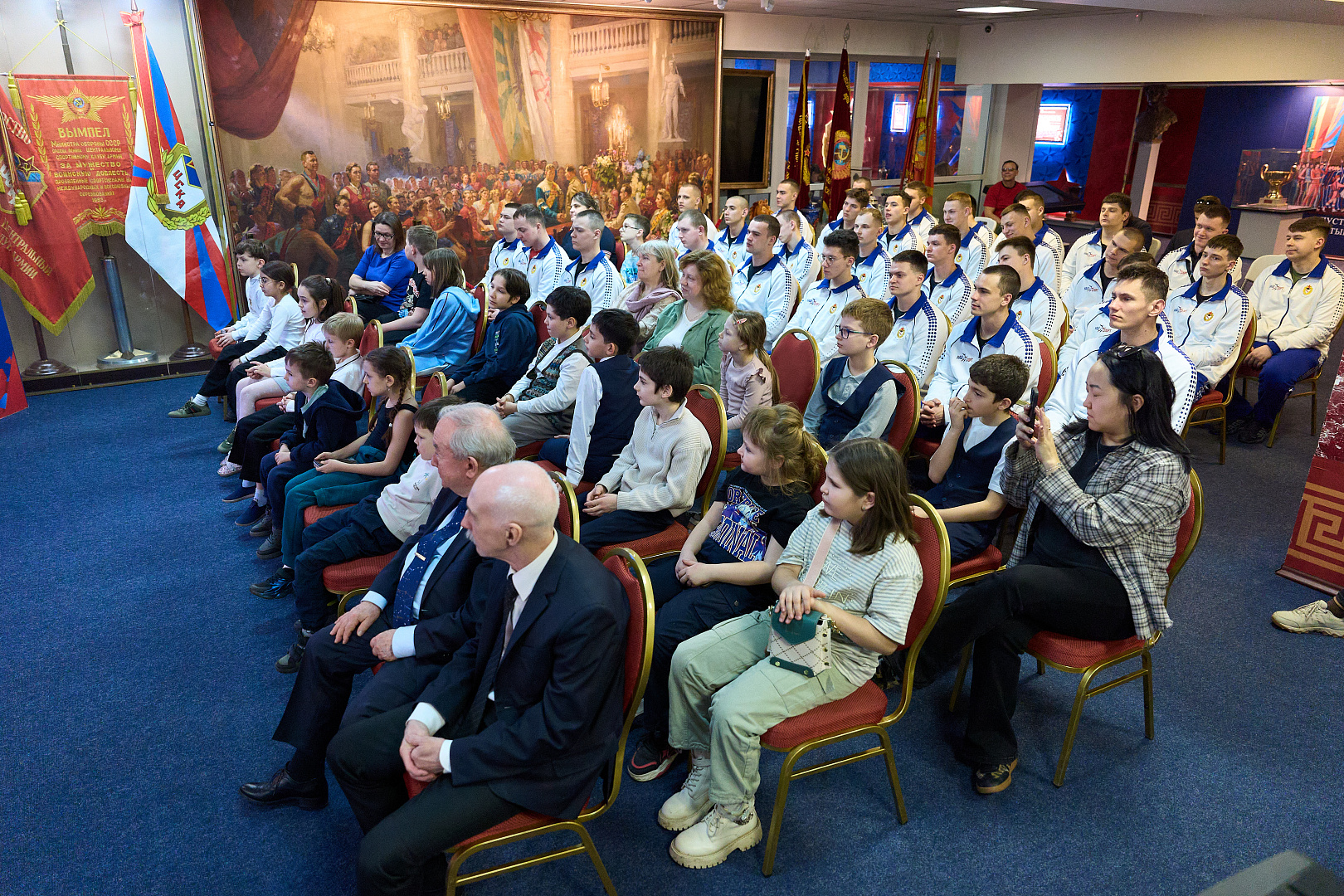 Неделя космоса в России: в музее славы ЦСКА ребята спортивной роты встретились с представителями института медико-биологических проблем РАН