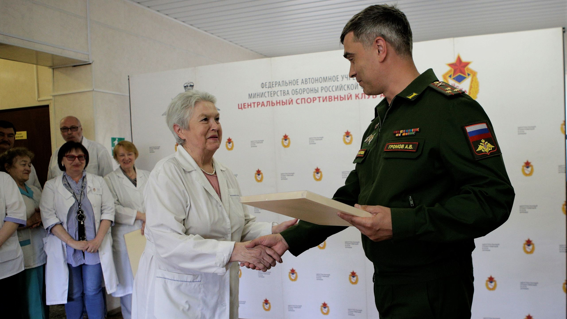Начальник ЦСКА Артем Громов поздравил медицинских работников армейского Клуба с профессиональным праздником