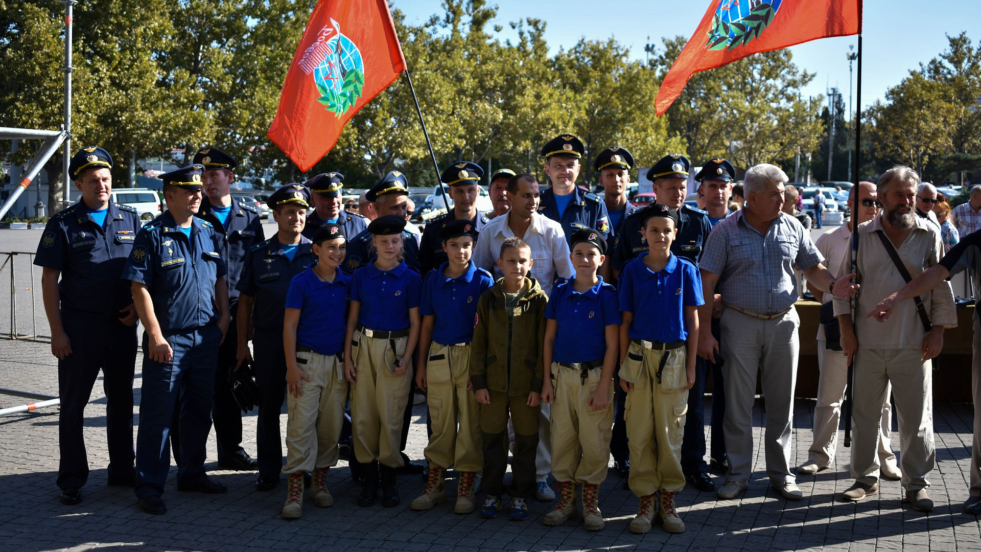 Юнармейцы Спортивного центра ЦСКА посетили выставку трофейного оружия сирийских боевиков в Севастополе