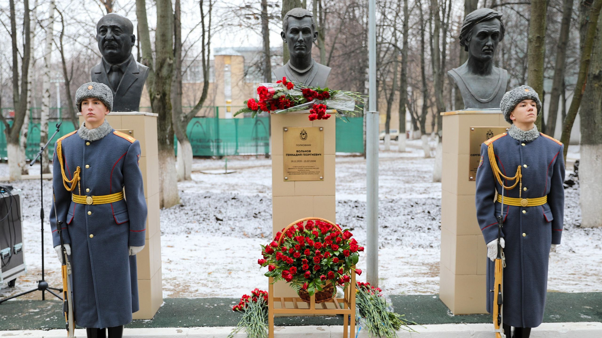 На Аллее спортивной славы ЦСКА почтили память олимпийского чемпиона по баскетболу Геннадия Вольнова