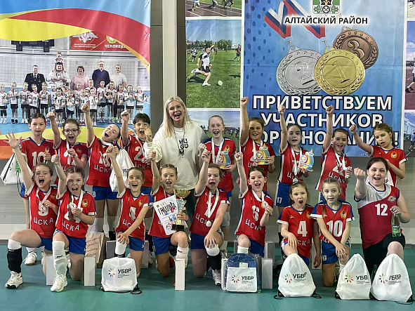 Золото открытого первенства спортивной школы Алтайского района завоевали юные волейболистки «ЦСКА-Хакасия»