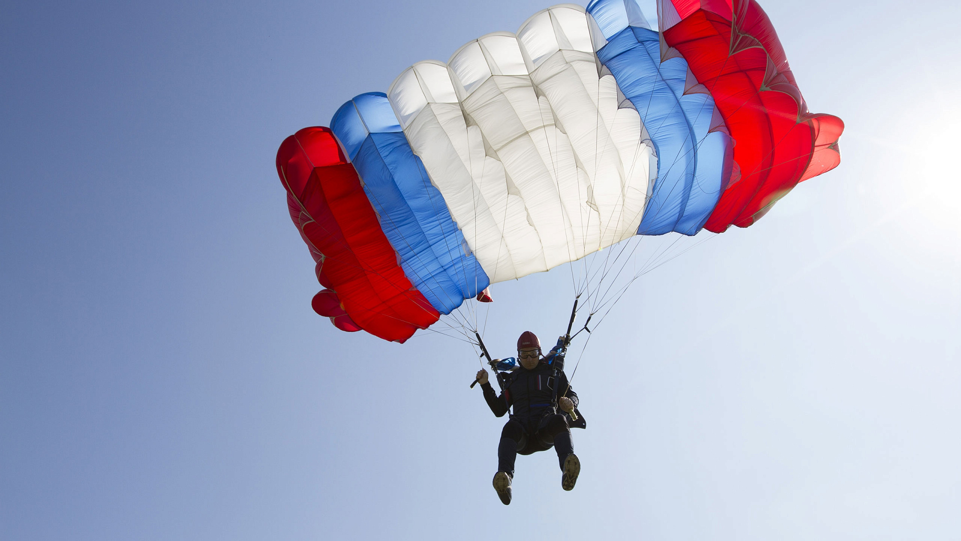 Сегодня женская команда России начала выступление на чемпионате мира по парашютному спорту