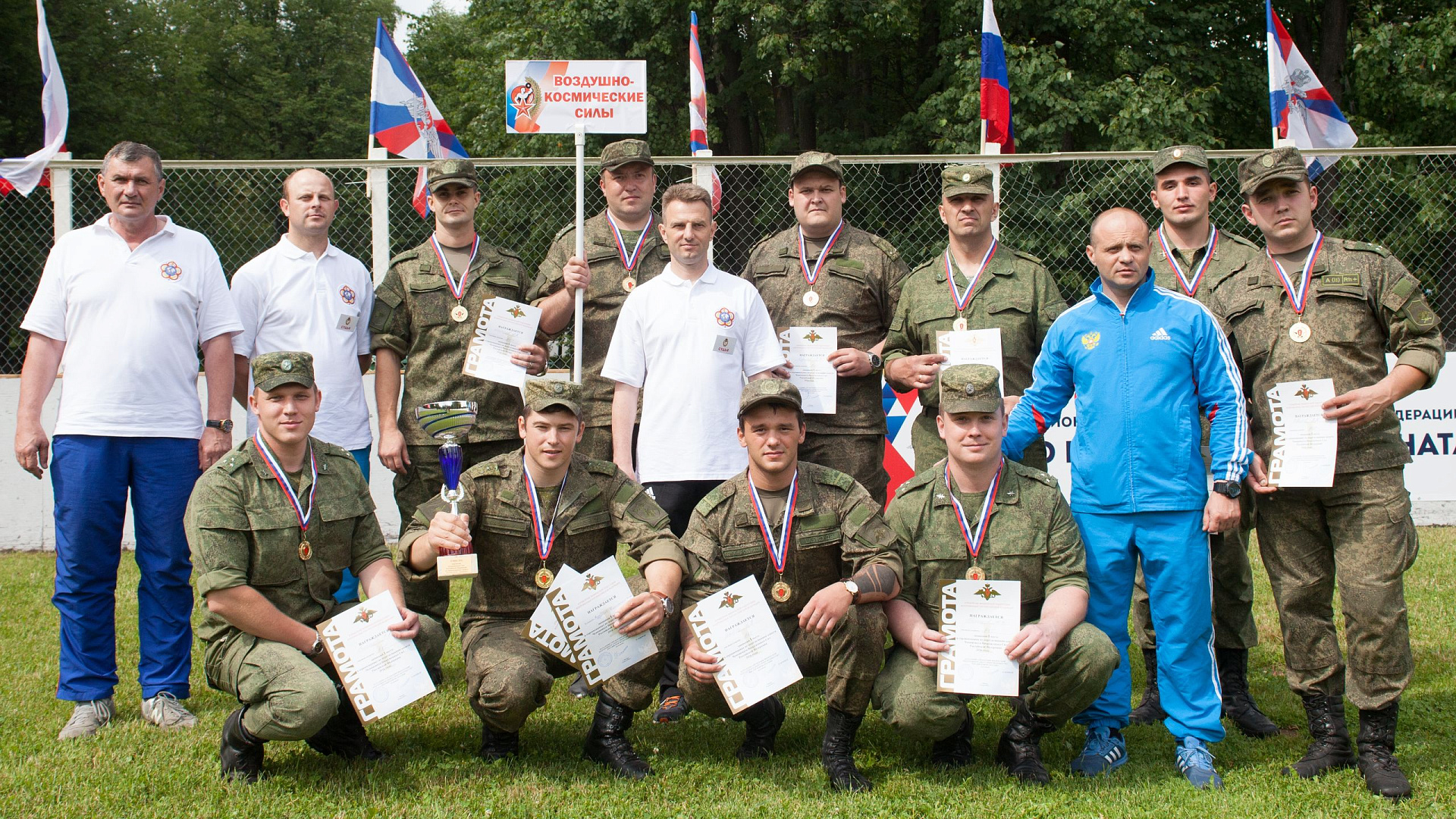 Команда ВКС — победитель чемпионата ВС РФ по перетягиванию каната в форме