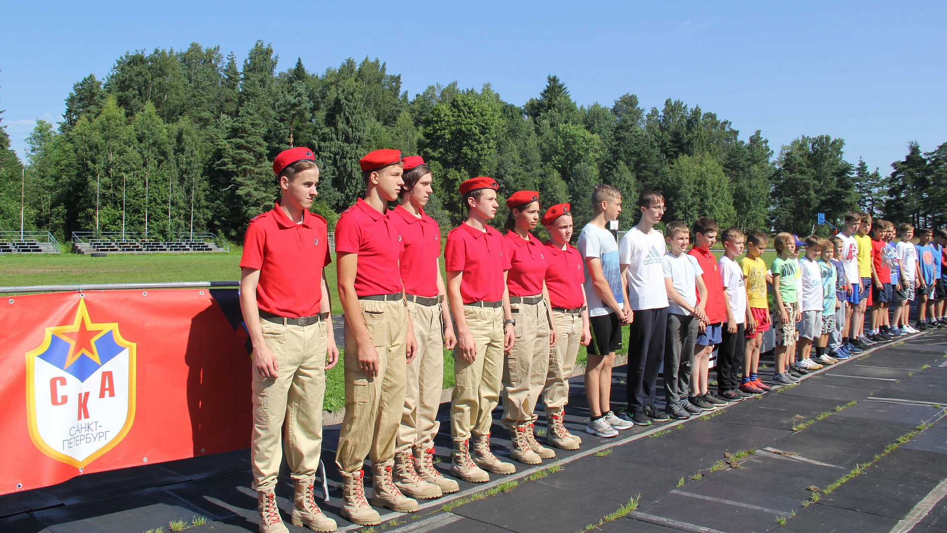 Воспитанники спортшколы ЦСКА/Санкт-Петербург встретили День физкультурника со сладкими призами