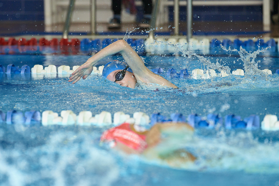 Спортивная группа по плаванию в спортивном центре "Ватутинки"