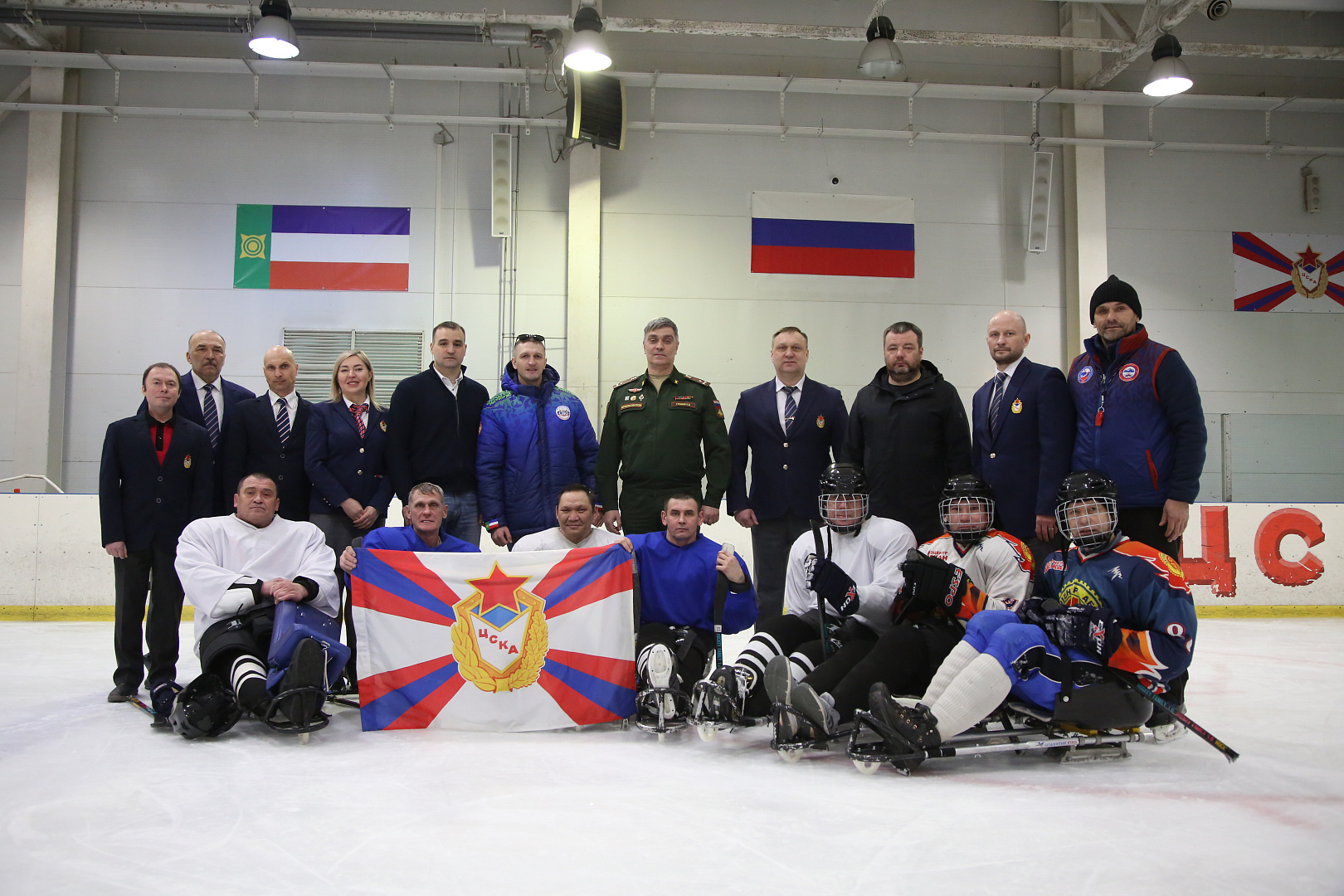 Начальник ЦСКА Артем Громов встретился с командой ветеранов СВО по следж-хоккею 