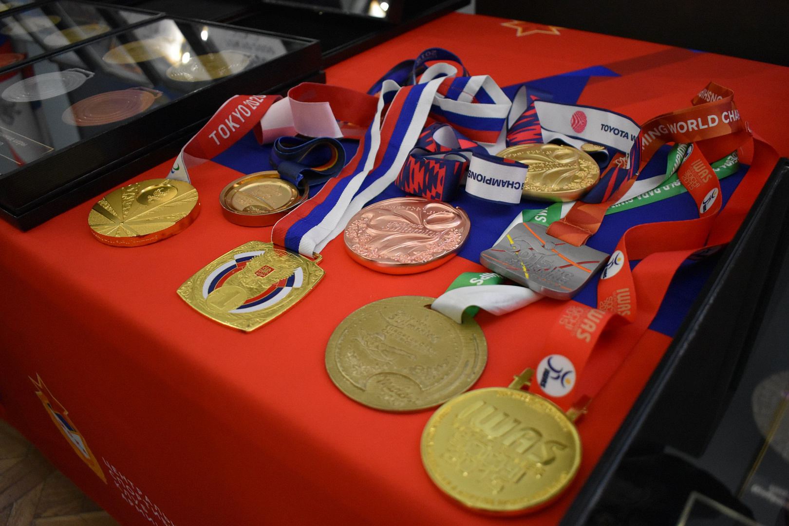 Выставку олимпийских медалей представили в Доме офицеров Черноморского флота в Севастополе