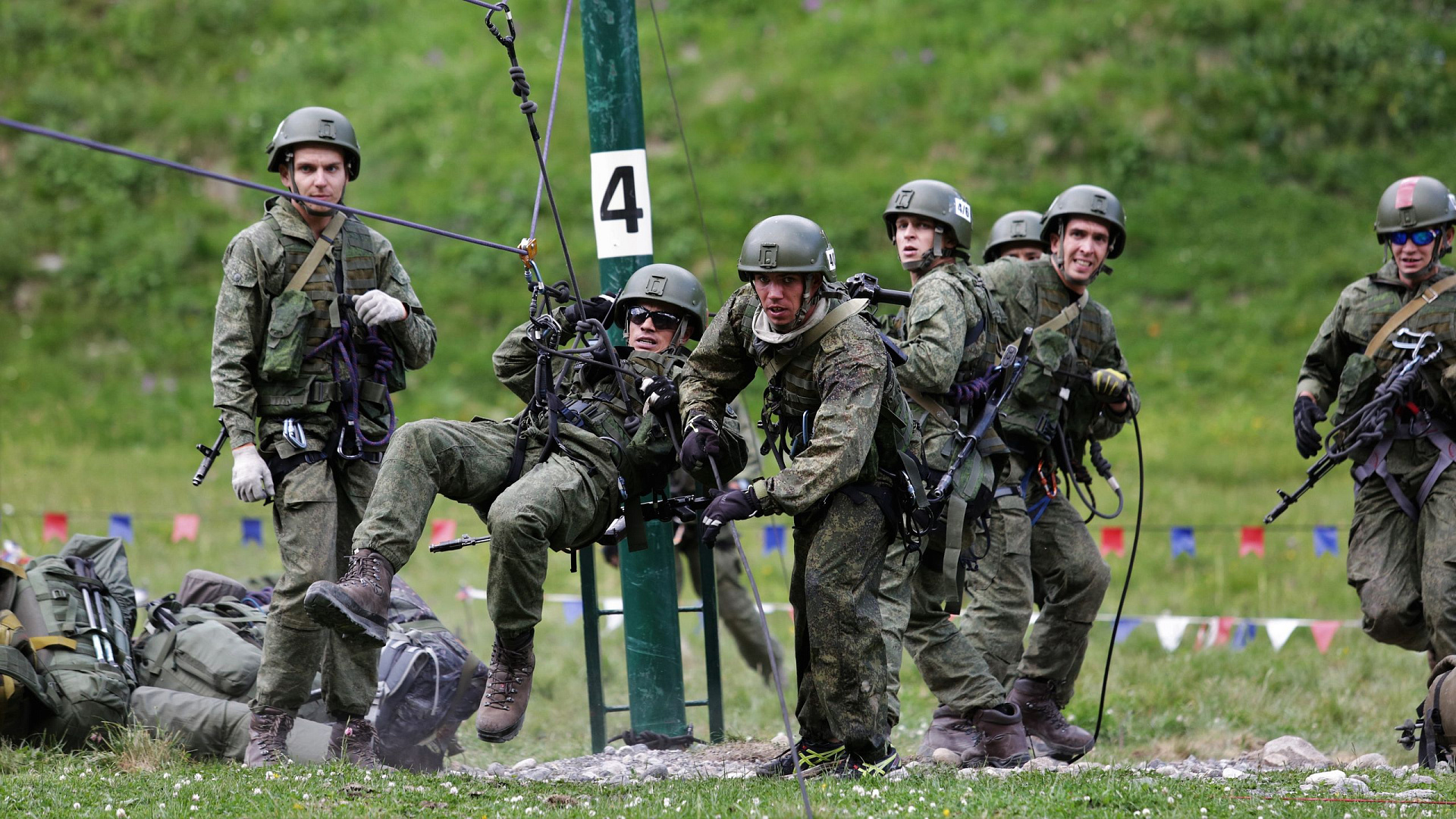 Представители ГУ ГШ ВС РФ уверенно лидируют в «Эльбрусском кольце» после восьми специальных задач