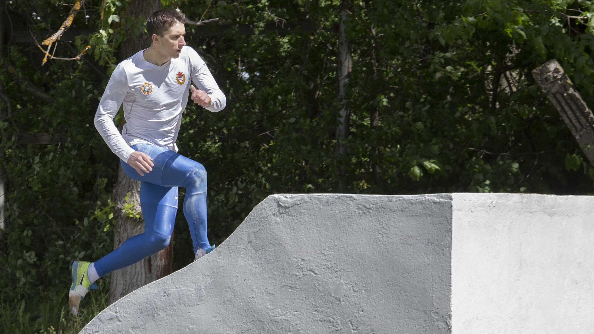 Чемпион мира Сергей Алпатов (ЦСКА) лучше всех преодолел полосу препятствий на турнире по военному пятиборью в Москве