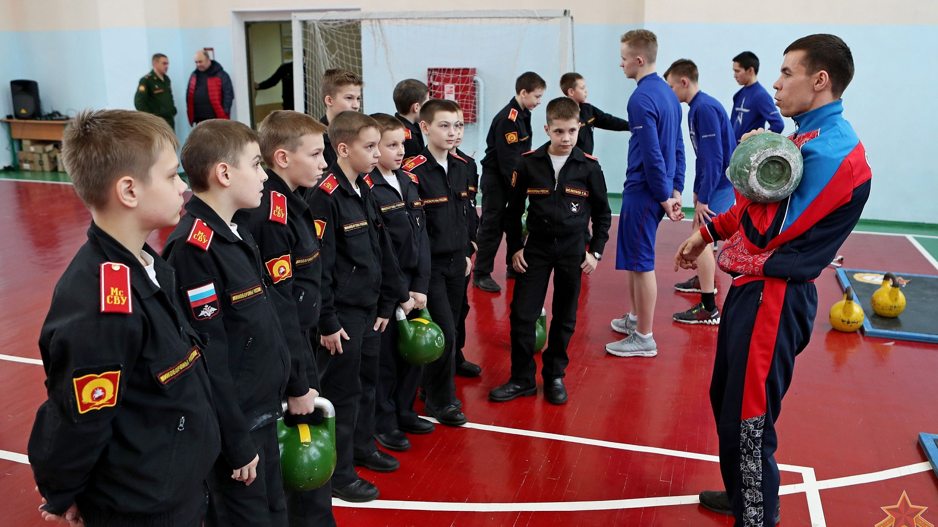 Спортсмены ЦСКА провели мастер-классы в Московском суворовском военном училище МО РФ (НАШЕ ВИДЕО)