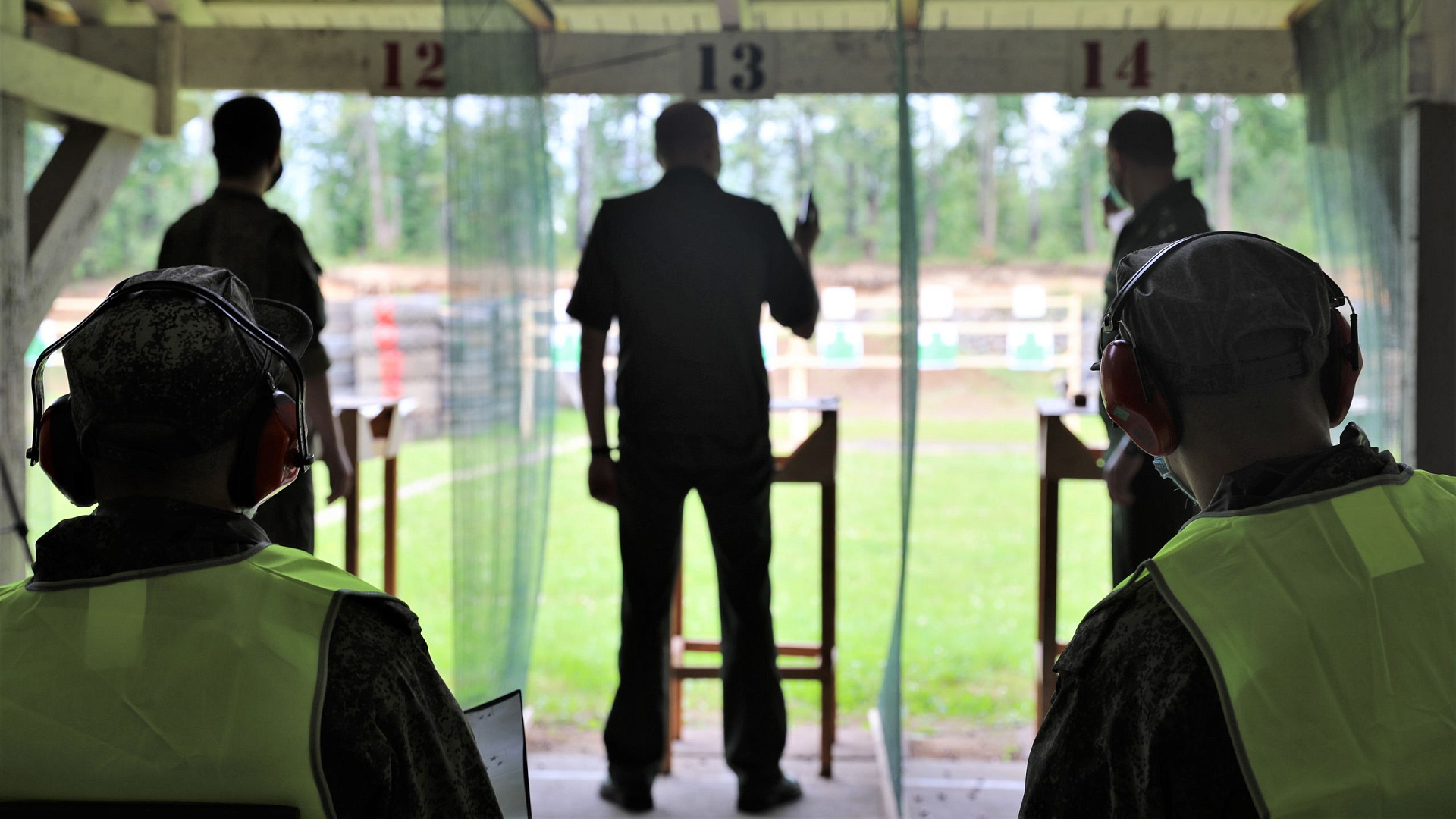 Соревнованиями по стрельбе из штатного или табельного оружия дан старт Спартакиаде МО РФ среди сборных команд ЦОВУ