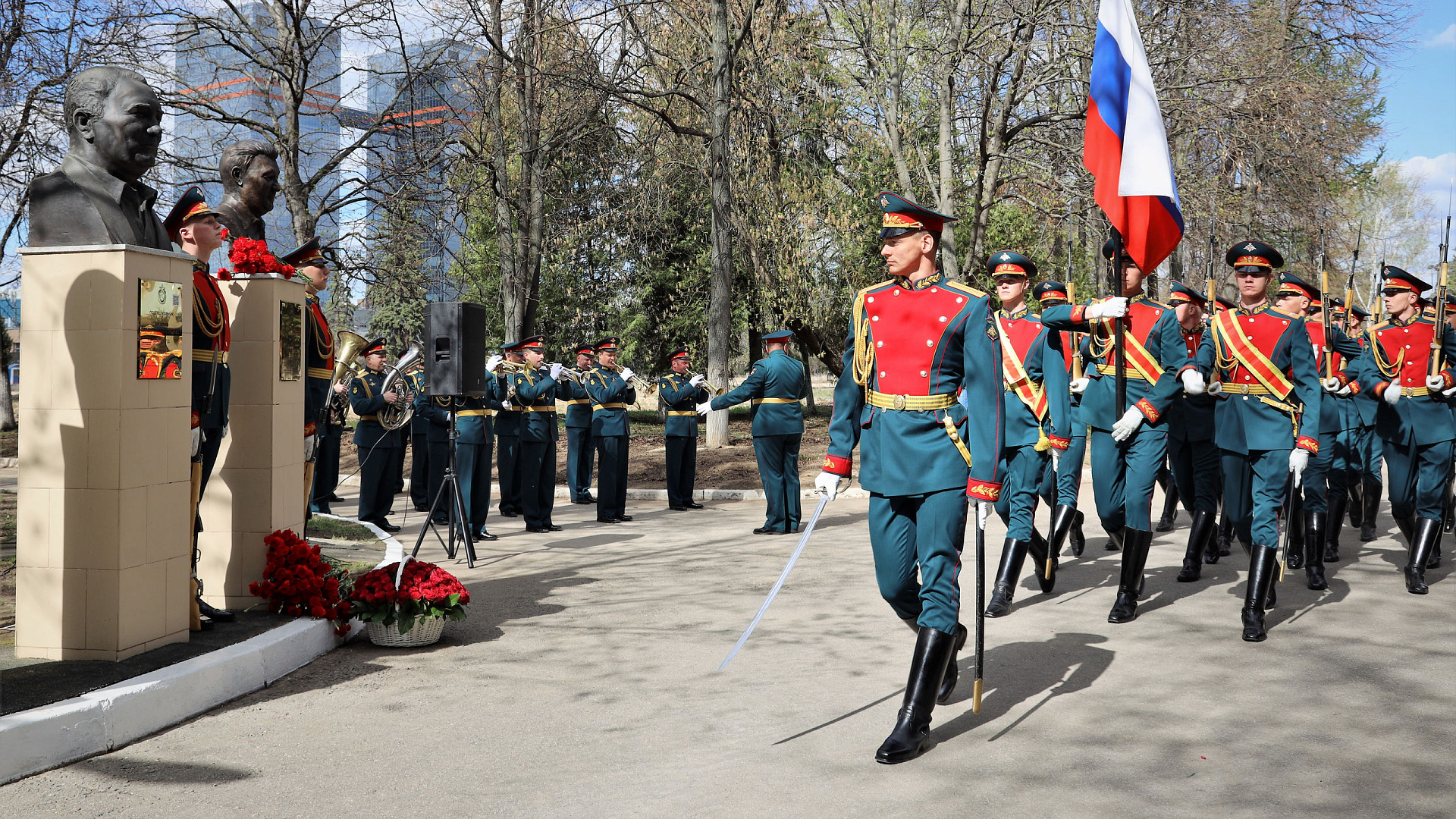На Аллее спортивной славы ЦСКА открыли бюст Заслуженному тренеру России по боксу Виктору Ульяничу