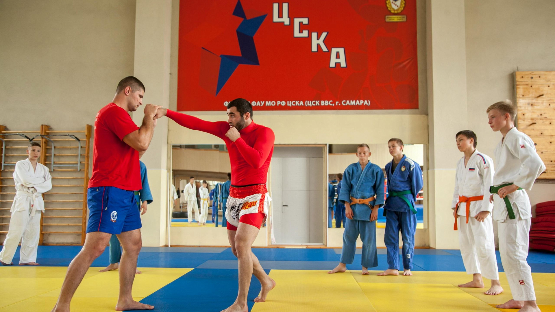 Чемпионы-рукопашники провели мастер-класс для юных спортсменов ЦСКА/Самара