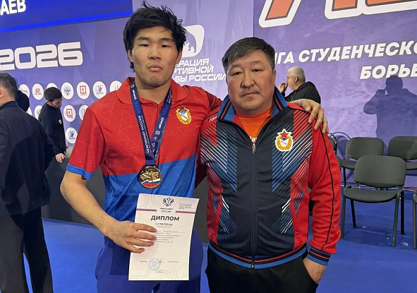 На всероссийском турнире среди студентов борец спортшколы ЦСКА г. Иркутска завоевал золото