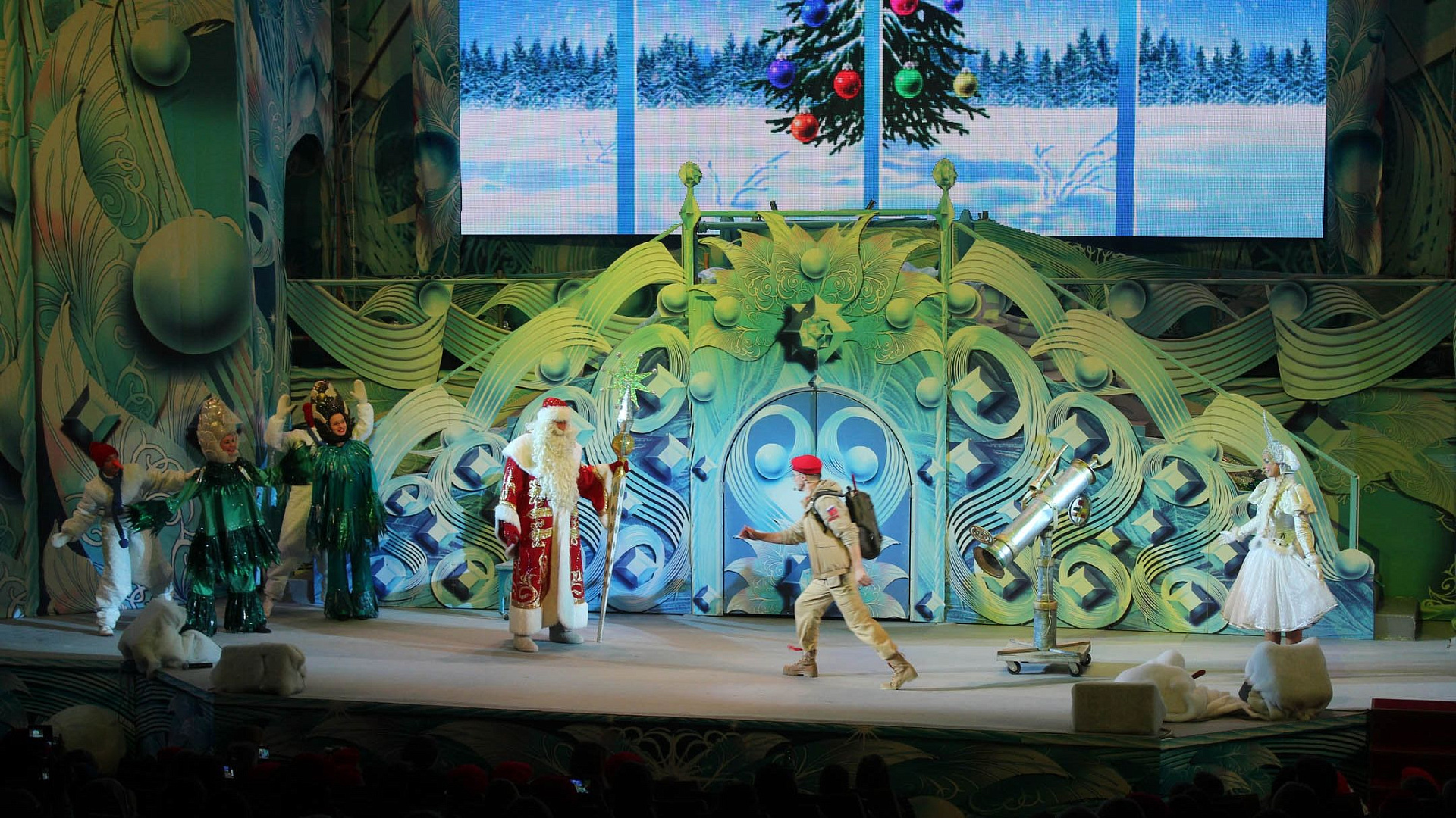 Юные патриоты со всей России посетили первую юнармейскую новгоднюю ёлку