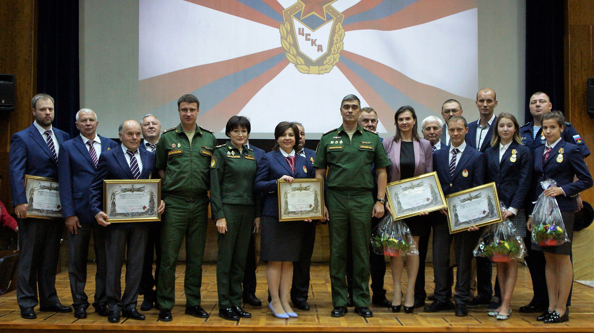 Начальник ЦСКА полковник Артем Громов поздравил коллектив армейского Клуба с Днем физкультурника