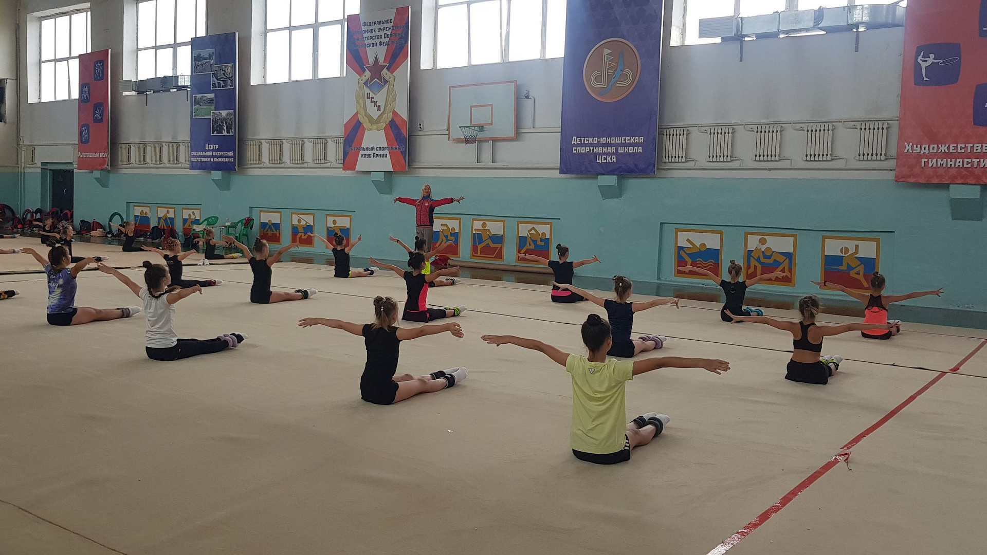 В СШ (К) ЦСФПиВ (г. Иркутск) филиала ЦСКА/Хабаровск работают над восстановлением функциональных и специальных физических качеств гимнасток