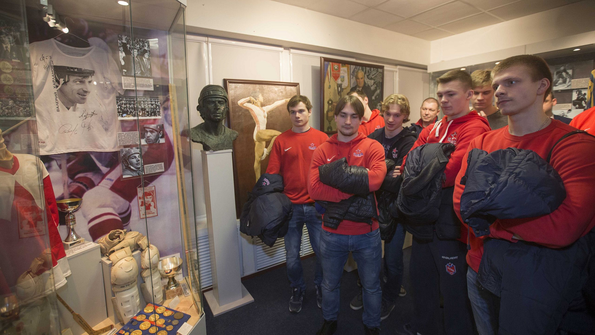 Молодые хоккеисты посетили Музей спортивной славы ЦСКА