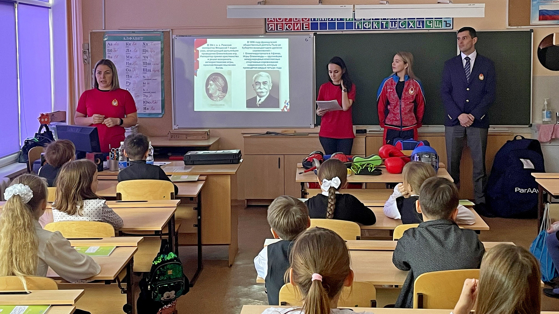 Парашют пистолет и шпага. Армейцы ЦСКА/Самара рассказали школьникам о спортивной школе армейского Клуба