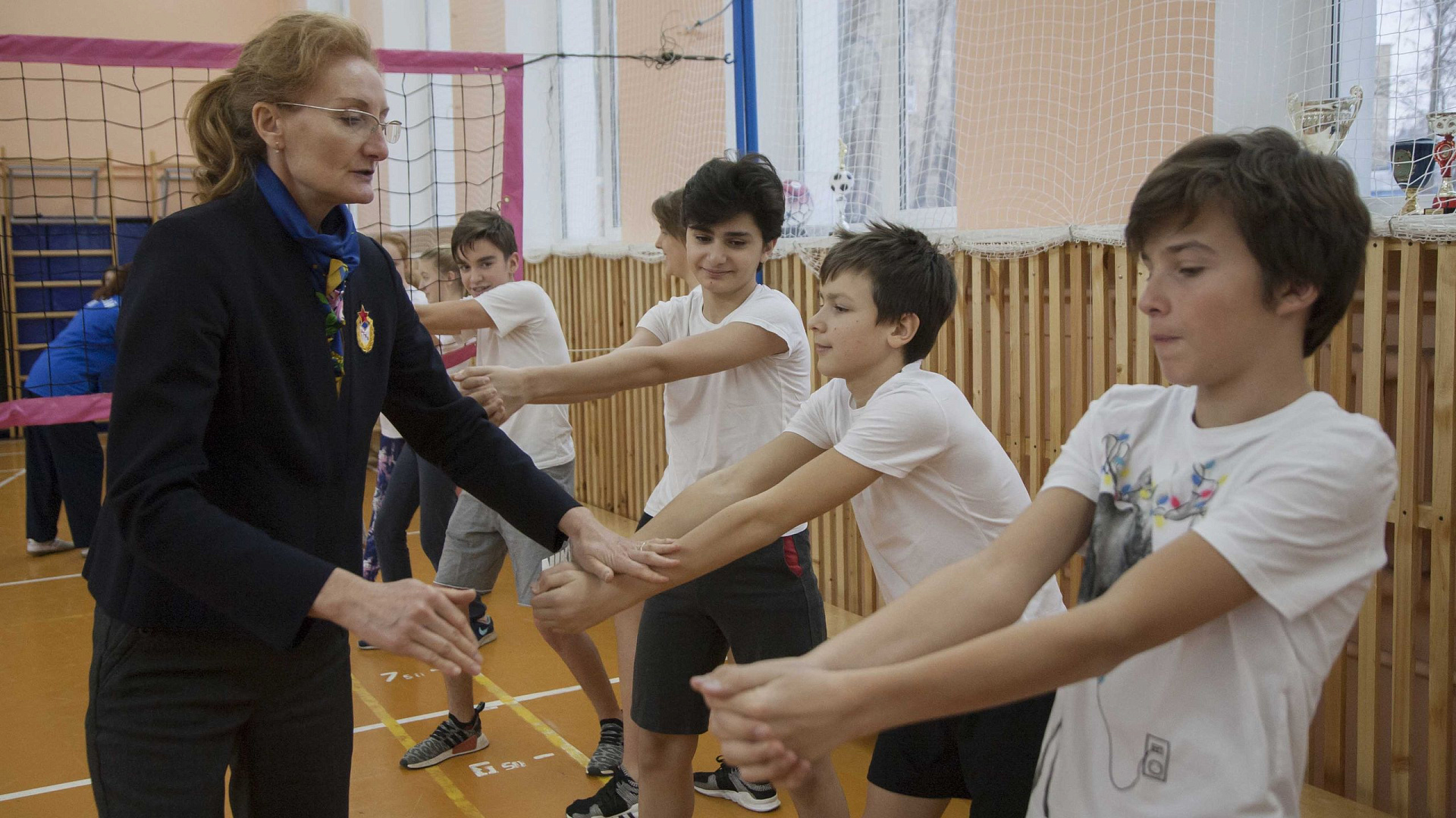 Олимпийская чемпионка Марина Кумыш (ЦСКА) провела показательный урок для учеников московской школы