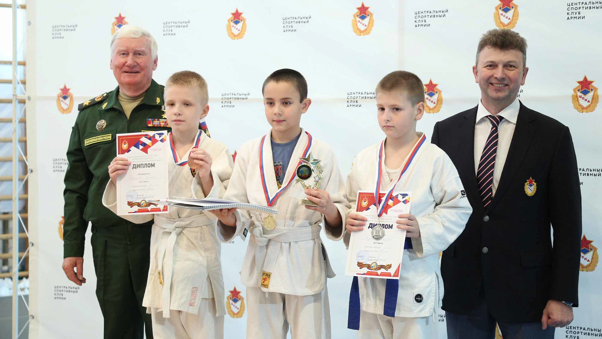 Герой России Александр Баранов вручил призы победителям турнира