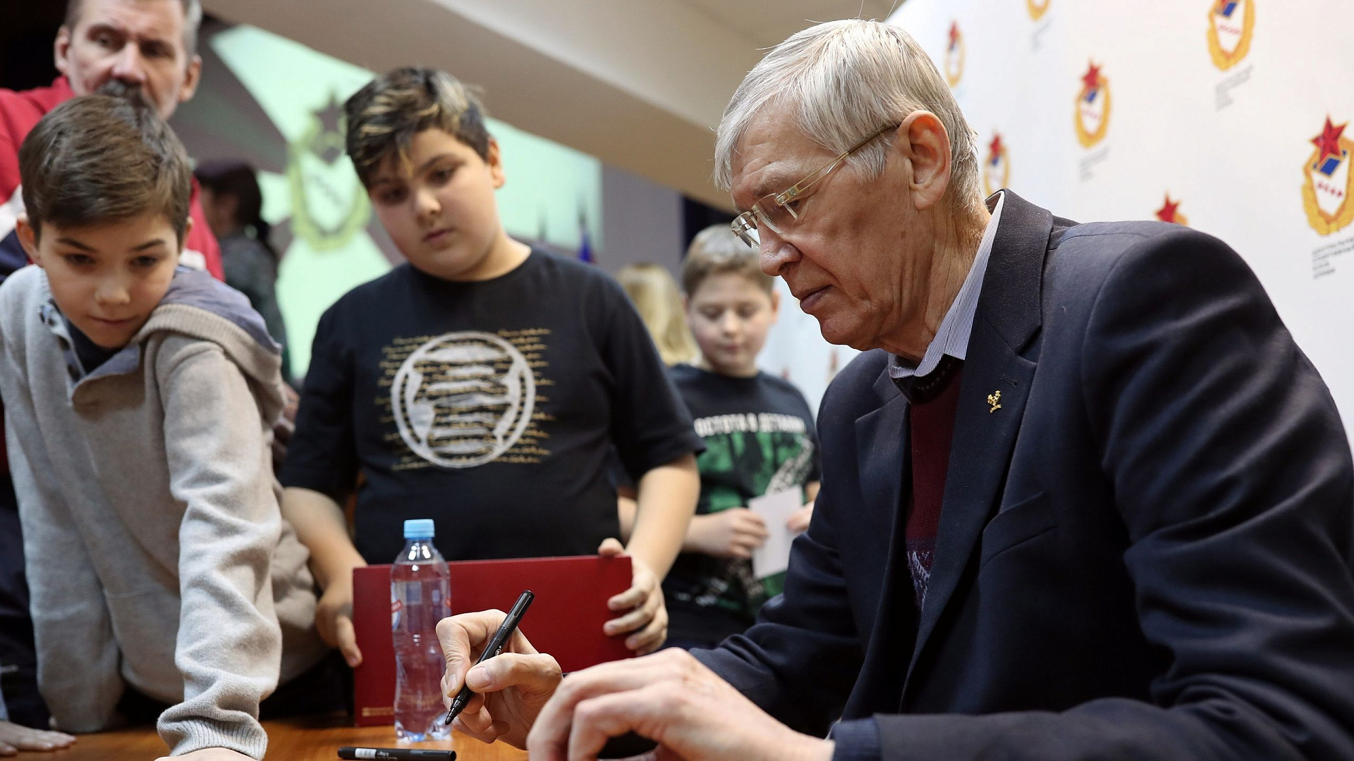 «Хочешь расти дальше – надо тебе ехать в ЦСКА»: в КЛФК ЦСКА прошла встреча с олимпийским чемпионом 1972 года по баскетболу Алжаном Жармухамедовым