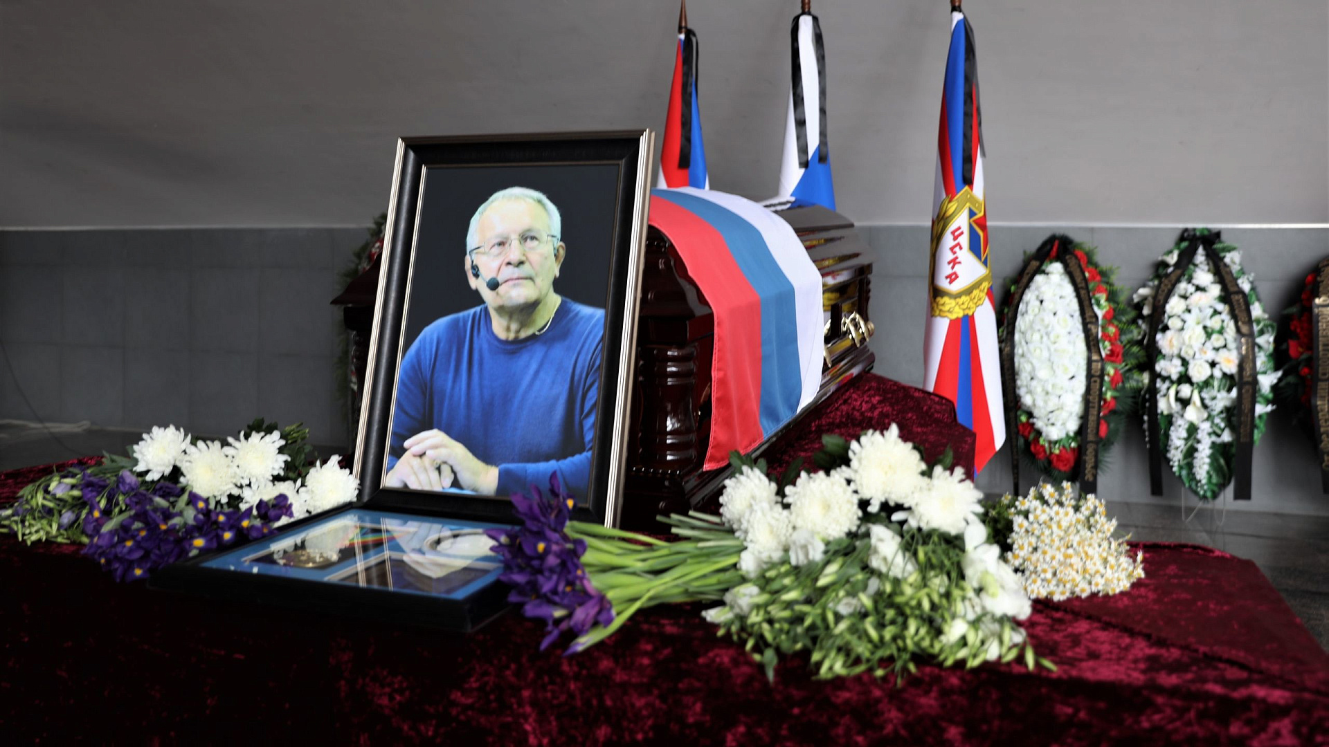 «Такие великие личности приносили славу нашей стране»: В ЦСКА простились с выдающимся армейским борцом вольного стиля Александром Иваницким