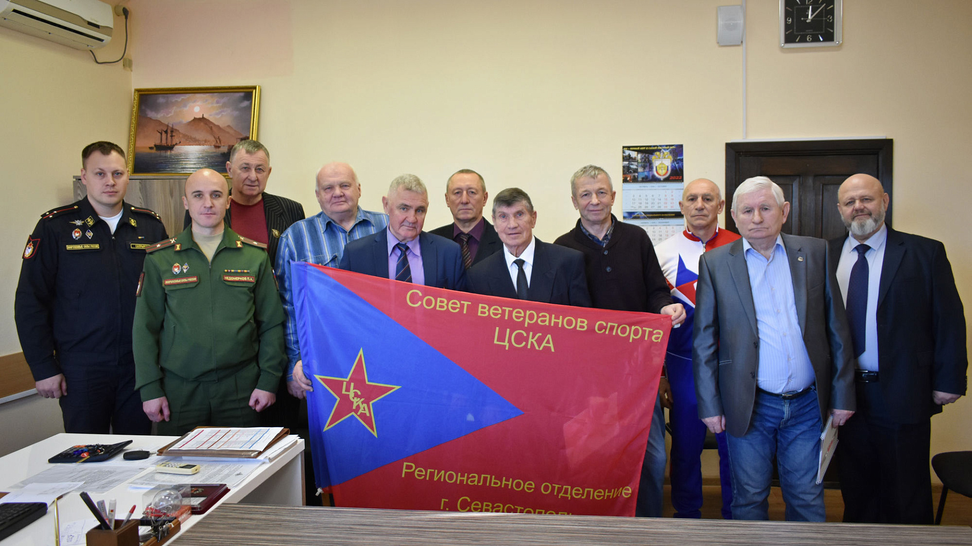 Севастопольским ветеранам спорта ЦСКА вручили членские удостоверения и значки