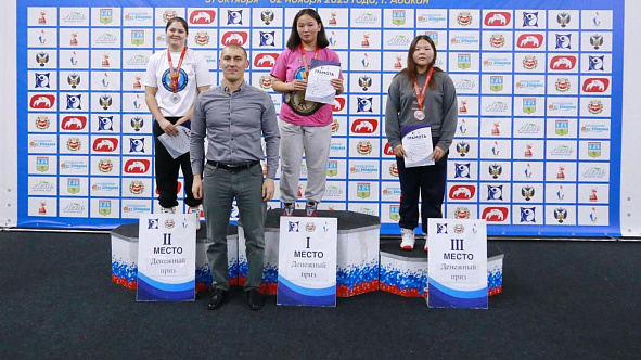 Бронзу всероссийских соревнований по спортивной борьбе завоевала обучающаяся спортшколы «ЦСКА-Тыва»