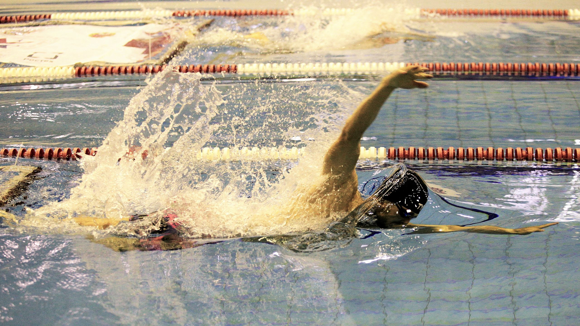 Армеец Павел Свечников выиграл плавание с препятствиями на турнире по военному пятиборью в Москве