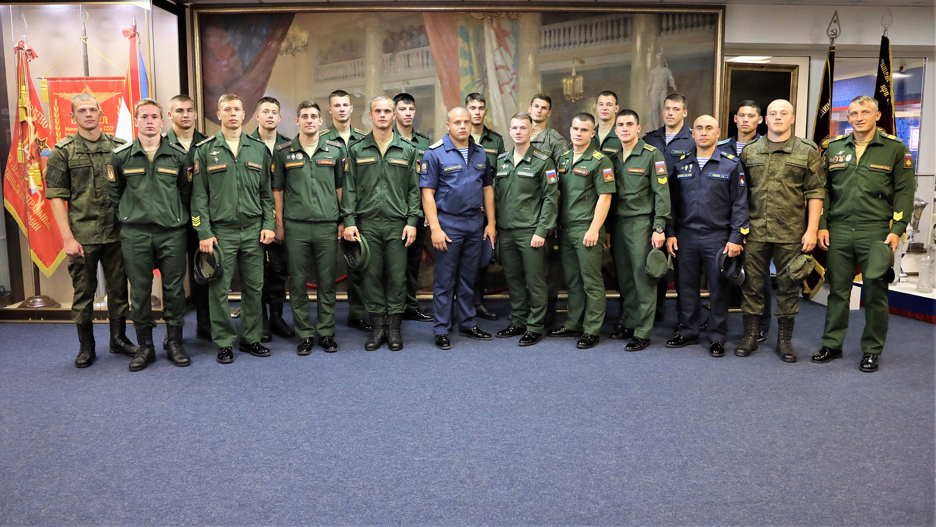 В месте силы перед важным стартом. Сборная ВС РФ по регби-7 посетила Музей спортивной славы ЦСКА на Ленинградском проспекте