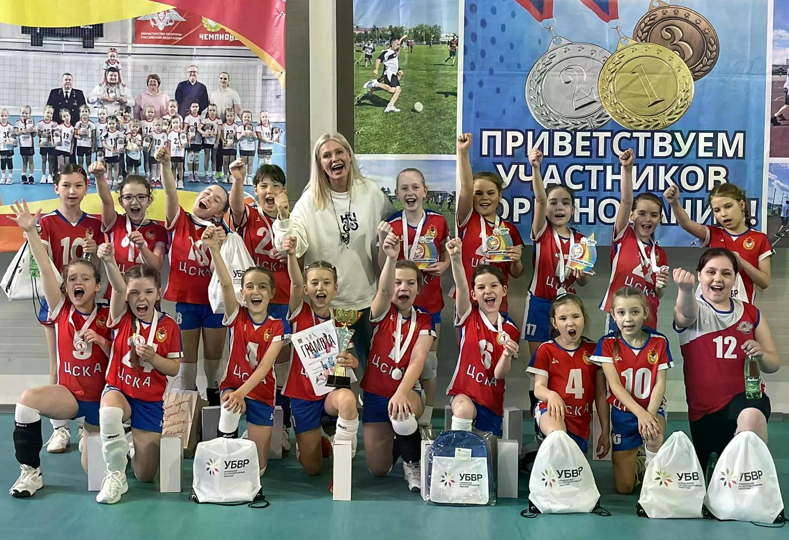 Золото открытого первенства спортивной школы Алтайского района завоевали юные волейболистки «ЦСКА-Хакасия»