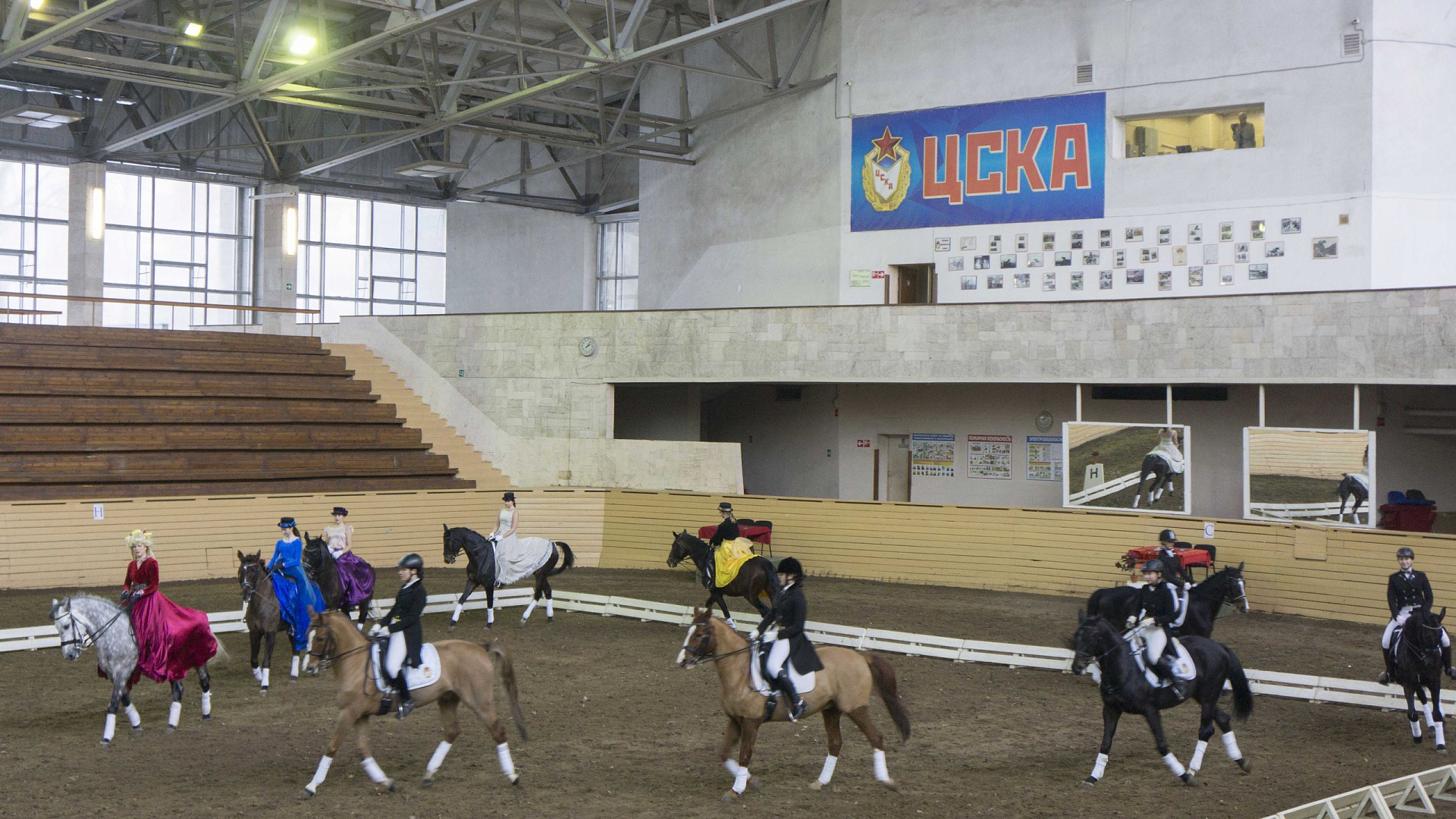 Новогодний праздник-соревнование по конному спорту в ЦСКА покорил зрителей своим артистизмом