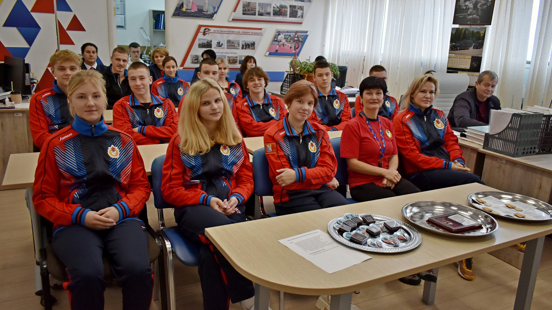 В севастопольском филиале ЦСКА вручили спортивные значки воспитанникам спортшколы и наградили сотрудников