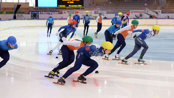 Рядовой спортивной роты ЦСКА г. Санкт-Петербург Вячеслав Карпов стал обладателем двух золотых наград I этапа Кубка России по шорт-треку
