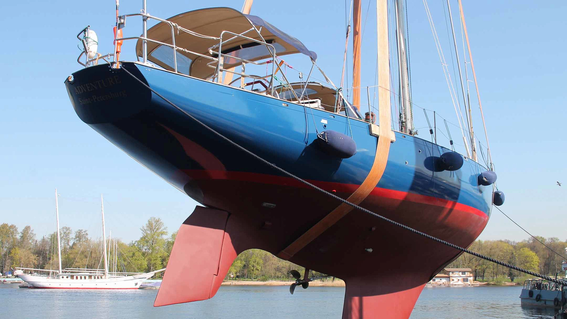 Яхта английской королевы служит ЦСКА