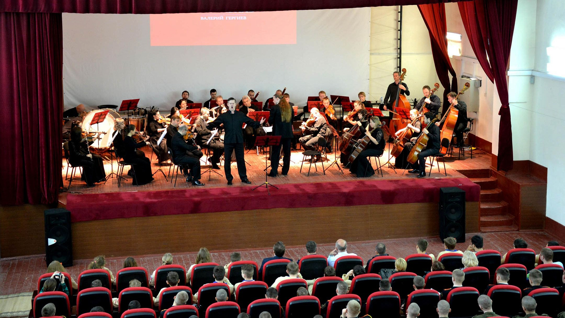 Артисты Мариинского театра выступили перед военнослужащими ВВО и юнармейцами ЦСКА/Хабаровск