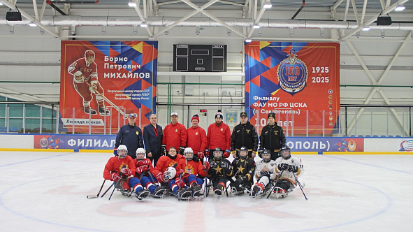 Питерские следж-хоккеисты ХК «Звезда» провели мастер-класс для новой команды «Армейцы Севастополя»