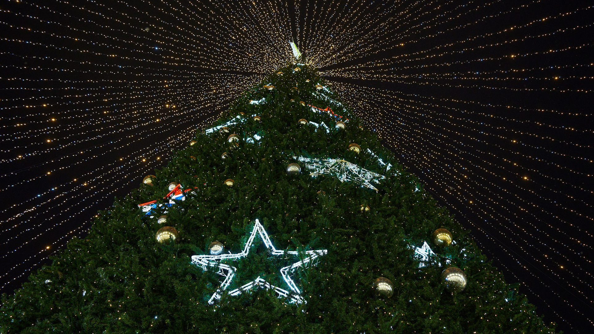 На Соборной площади Главного храма ВС РФ состоялось открытие ледового катка ЦСКА